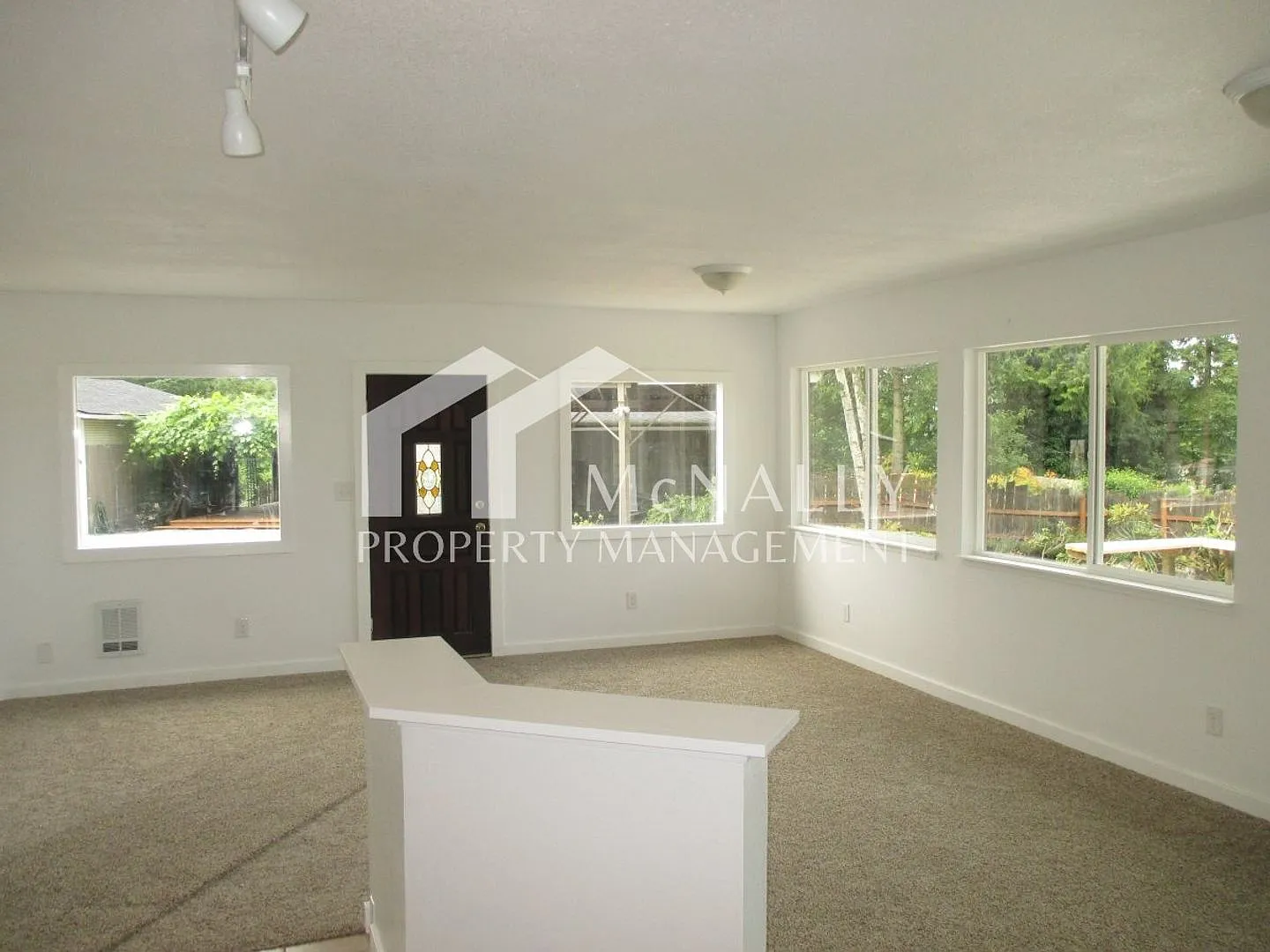 3 Bedroom Rambler Stone's Throws from Downtown Gig Harbor — Photo 4