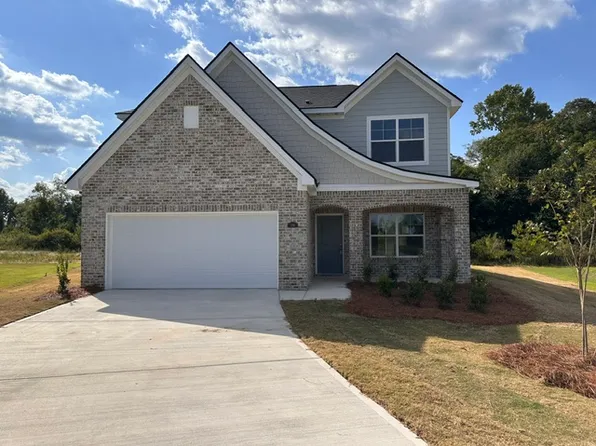 359 Black Oak Dr, Smiths Station, AL 36877