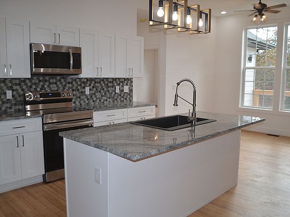 4th image of 100 Dogwood Ct