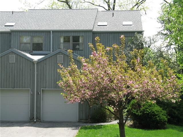 1st image of 126 Hunter Ln #6
