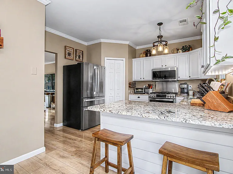 510 Lilac Ter NE — Photo 8