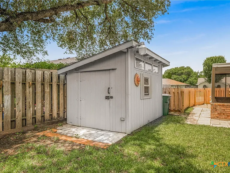 608 Rosewood Dr — Photo 28