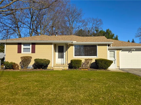 12 Sandy Dr, New Middletown, OH 44442