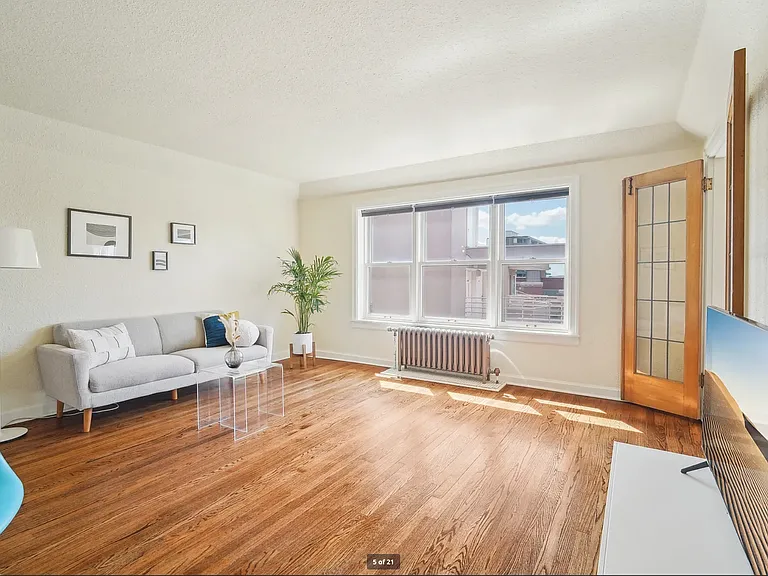519 W Roy St #309 — Photo 3