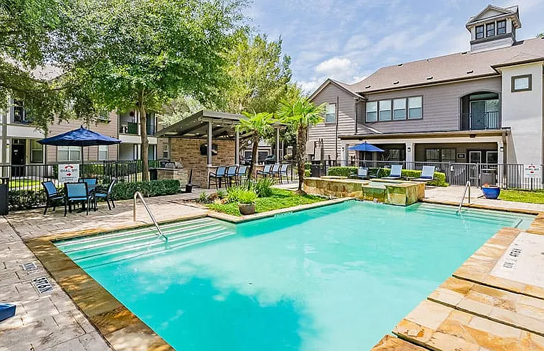 Bala Woods at Kingwood Apartments — Photo 17