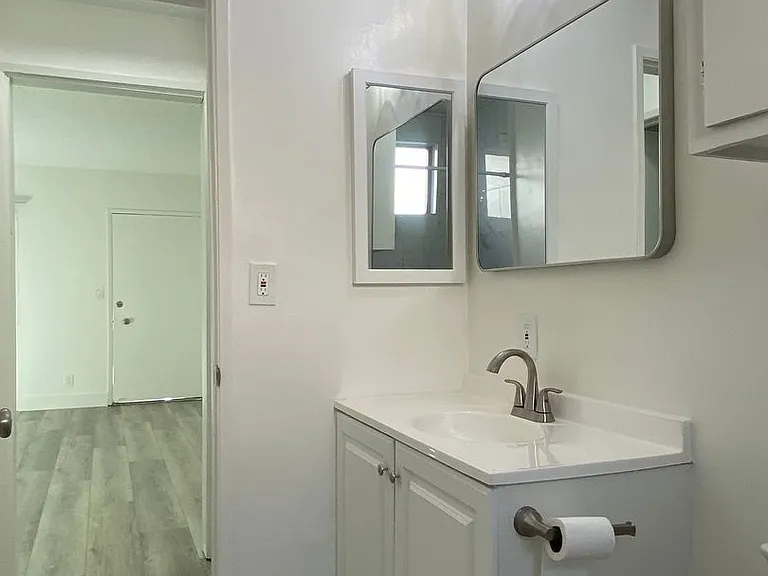 1502 Wellesley Ave — Photo 13