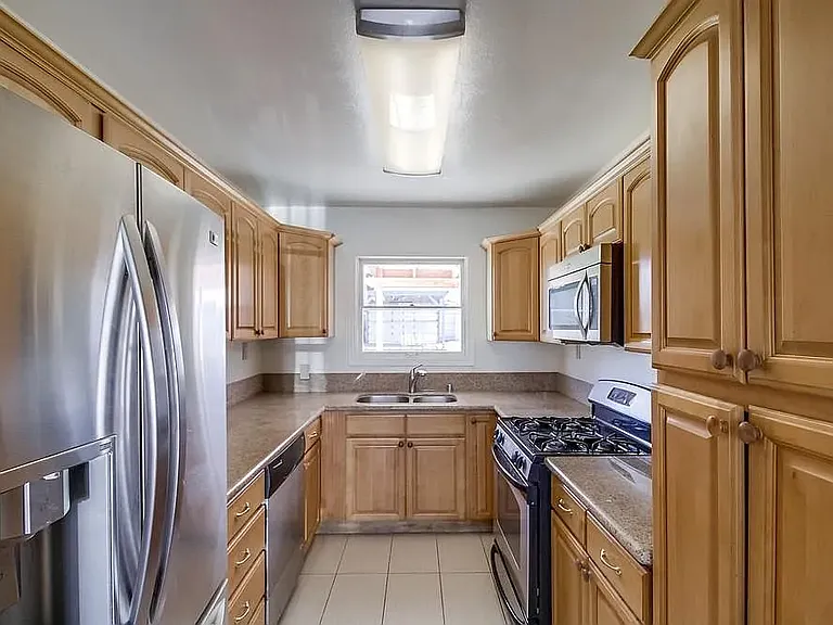 891 Elm Ave — Photo 30