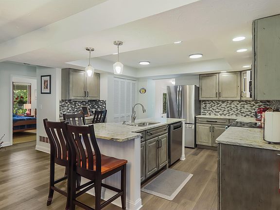 5th image of 10311 SE Torch Lake Dr