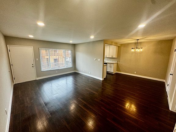 5th image of 7731 Romaine St #8C