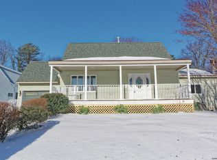 10 Sharon Dr, Albany, NY 12205