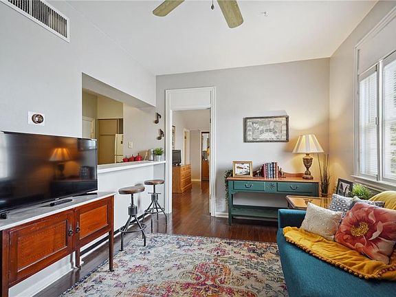 4th image of 617 Dauphine St APT 5