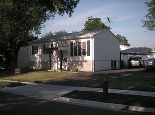 211 Hemlock Ave, Romeoville, IL 60446