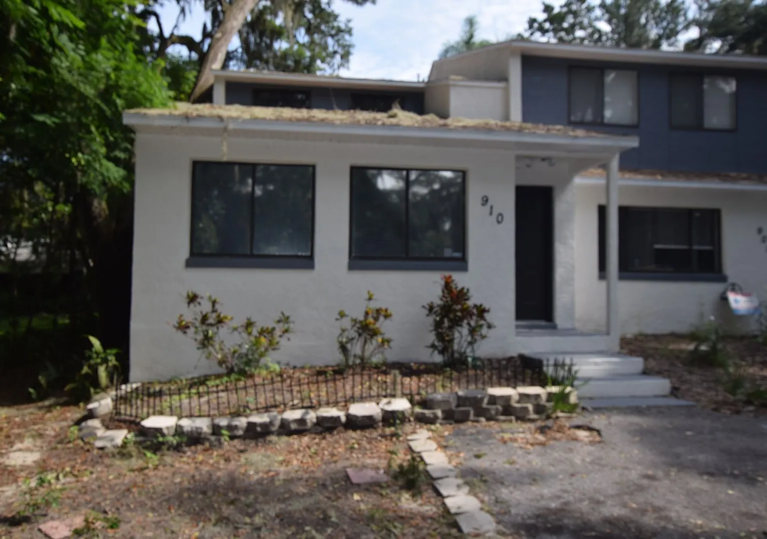 2 Bedroom, 2 Bath Townhouse For Rent at 910 Sumter Street Leesburg, Fl. 34748 — Photo 2