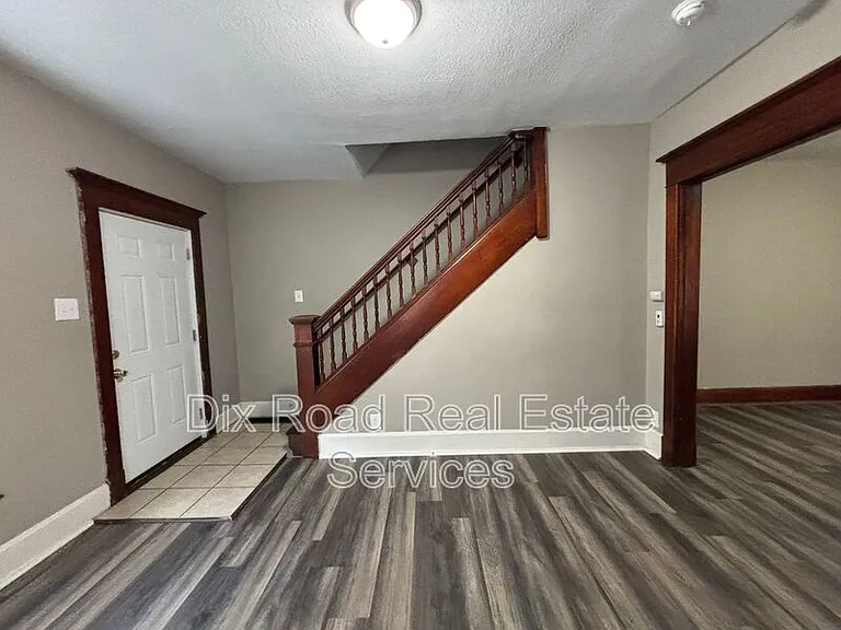 309 Moore St — Photo 5