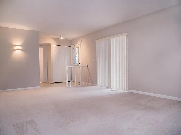 251 Old Oak Ct W — Photo 10