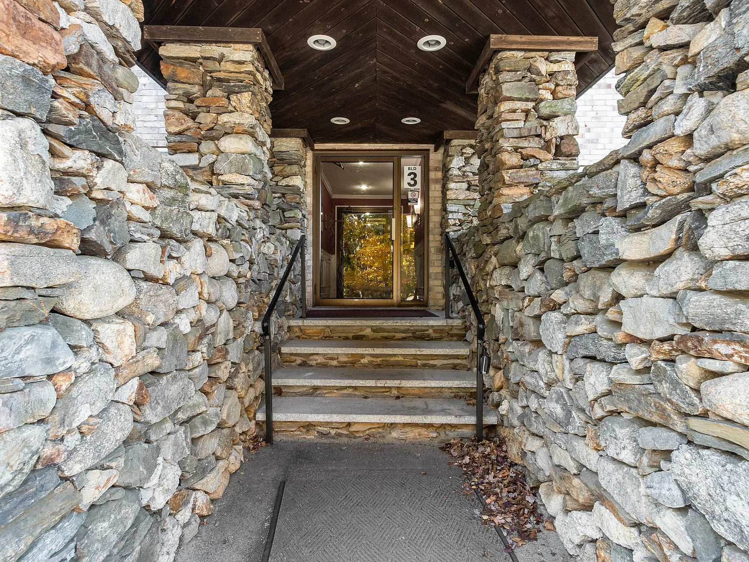 2 bed, 1145 sqft, $2,395 — Photo 4