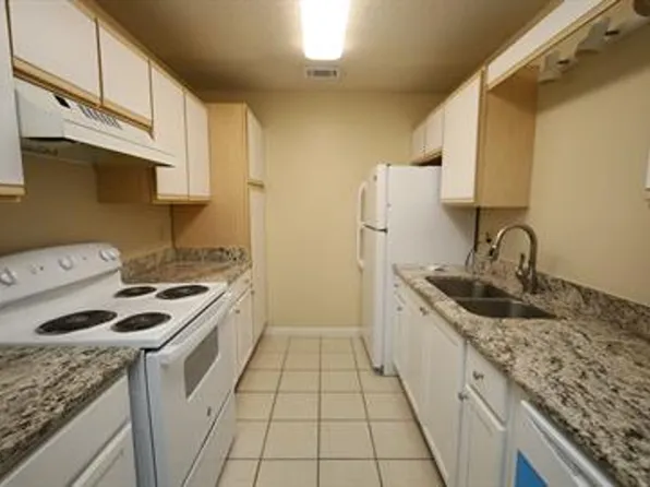 2092 S Sherwood Dr #85, Valdosta, GA 31602