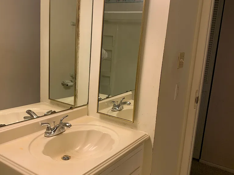 up Full Bath pic 2