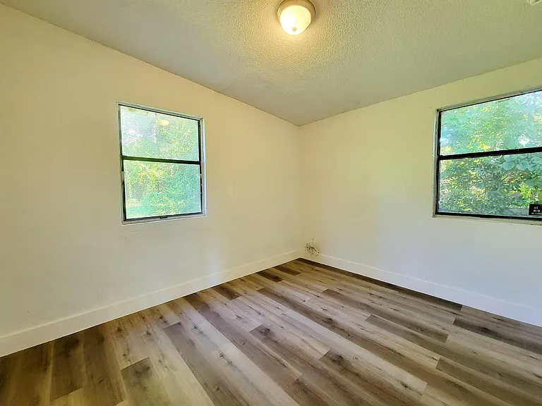 906 N Veterans Dr — Photo 10