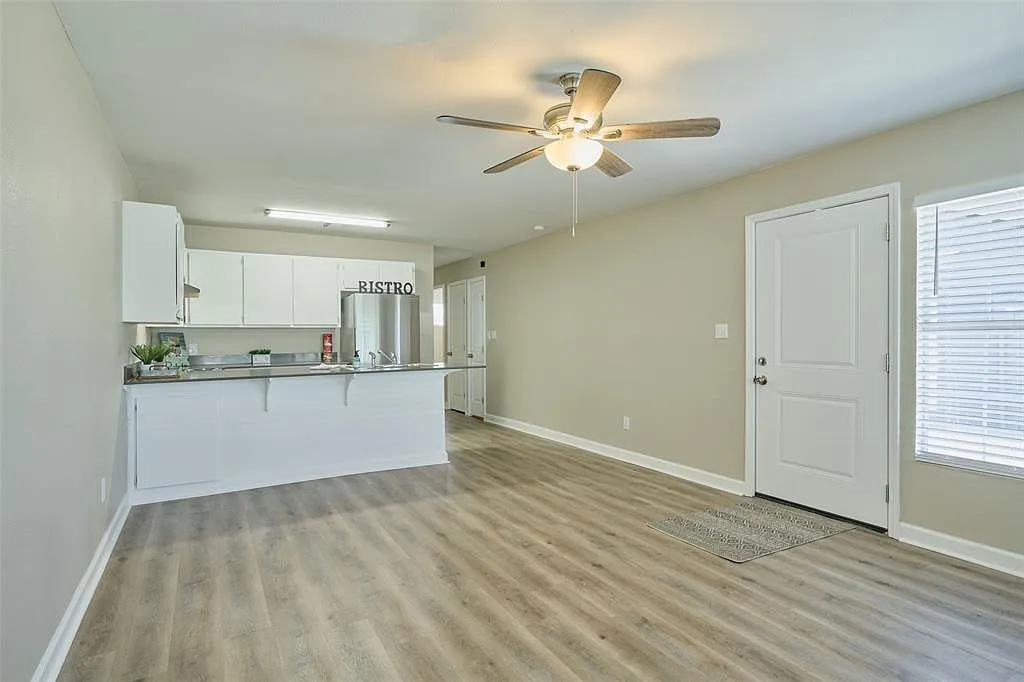 2 bed, 1.5 bath, 660 sqft, $950 — Photo 2