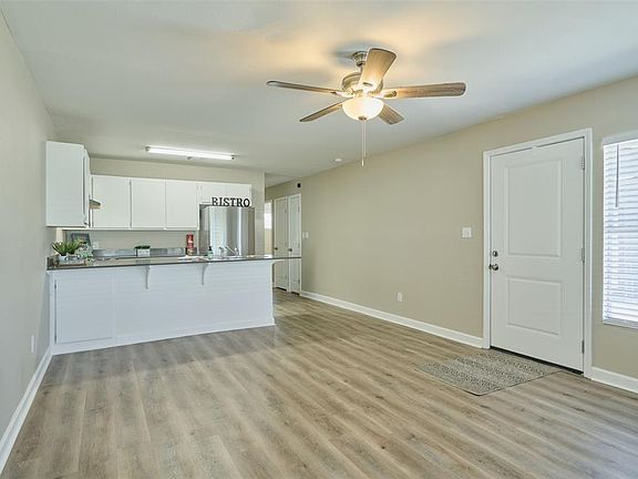 2nd image of 20 Harbour Row Dr