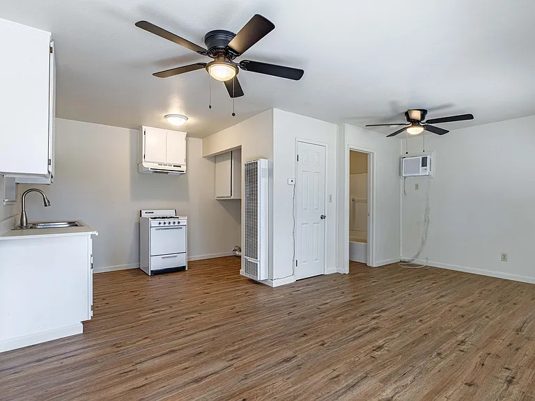 522 Sierra Dr — Photo 3