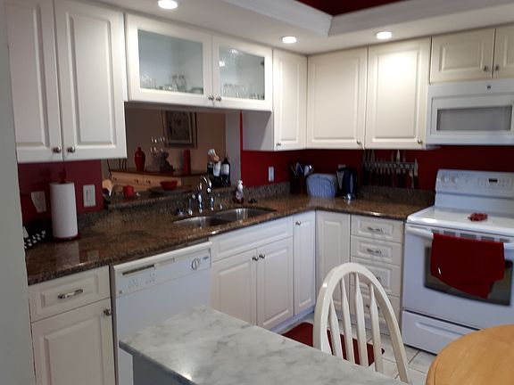 4th image of 212 Pine Hollow Dr #212