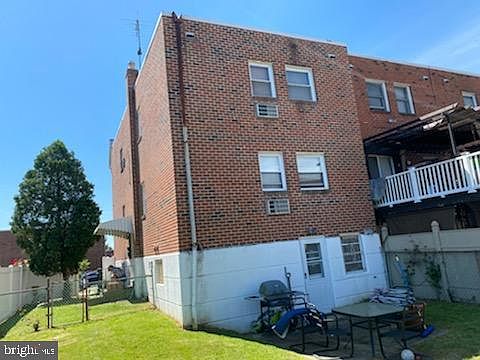 3rd image of 9858 Garvey Dr