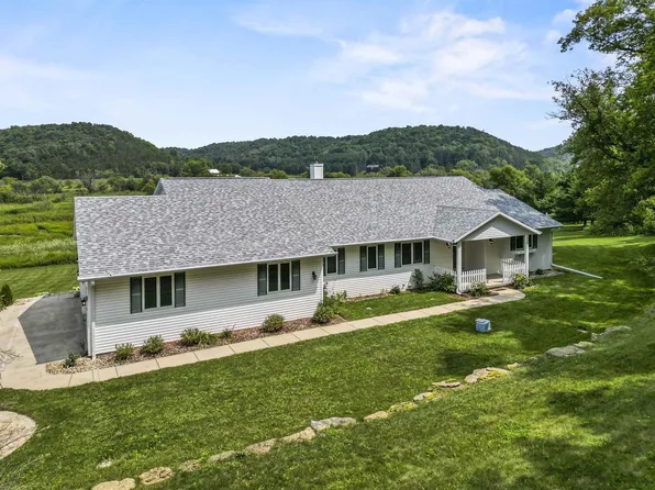 4678 County Road FF, Blue Mounds, WI 53517