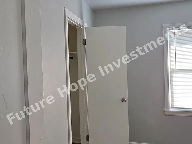 1308 SW 38th St — Photo 3