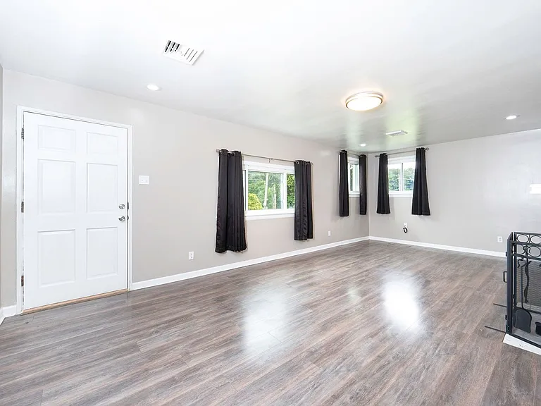 2506 Inman Ave — Photo 5
