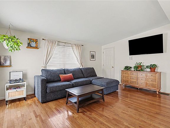 4th image of 98 Dewberry Dr