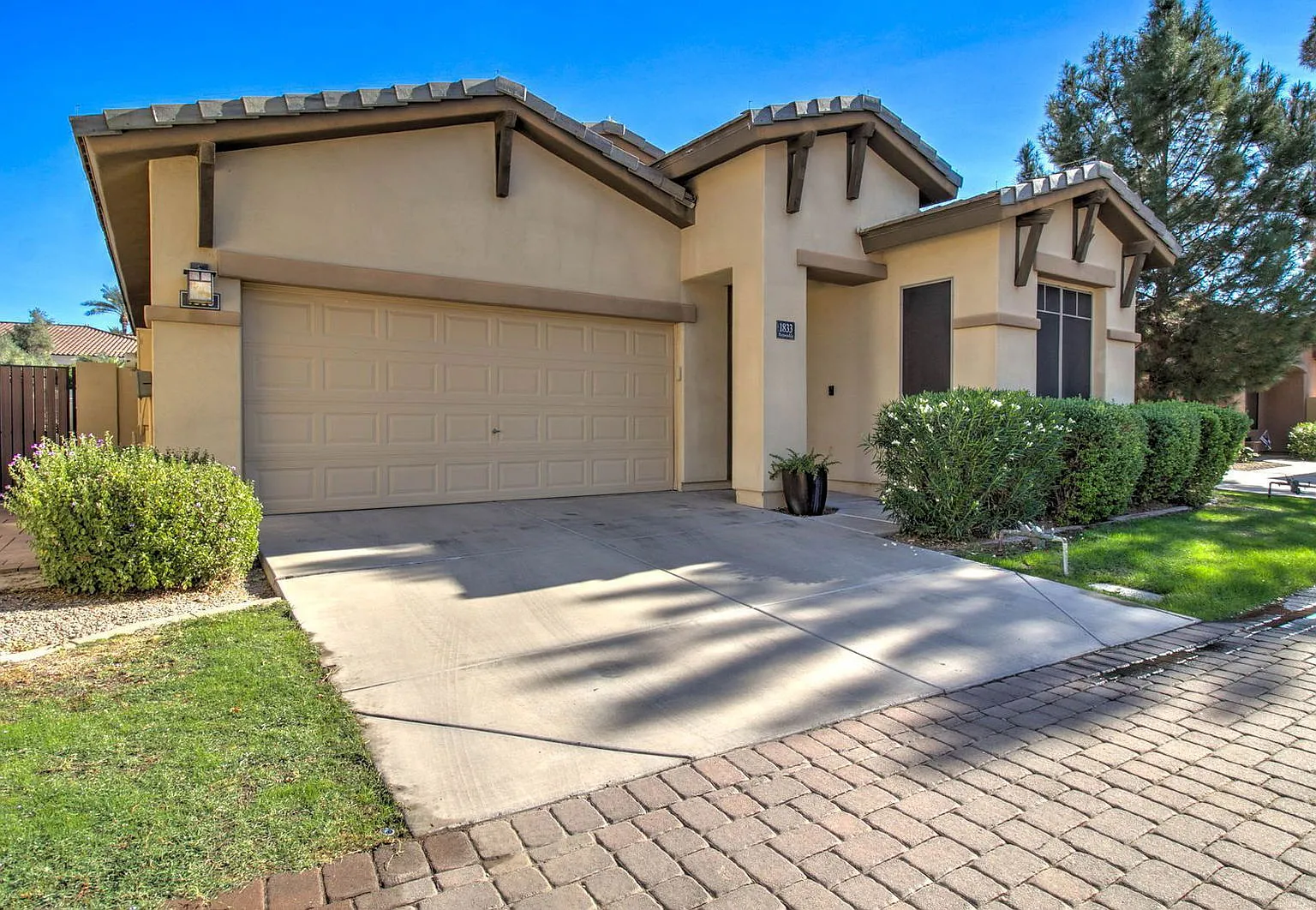 3 bed, 2.0 bath, 1338 sqft, $3,000 — Photo 3
