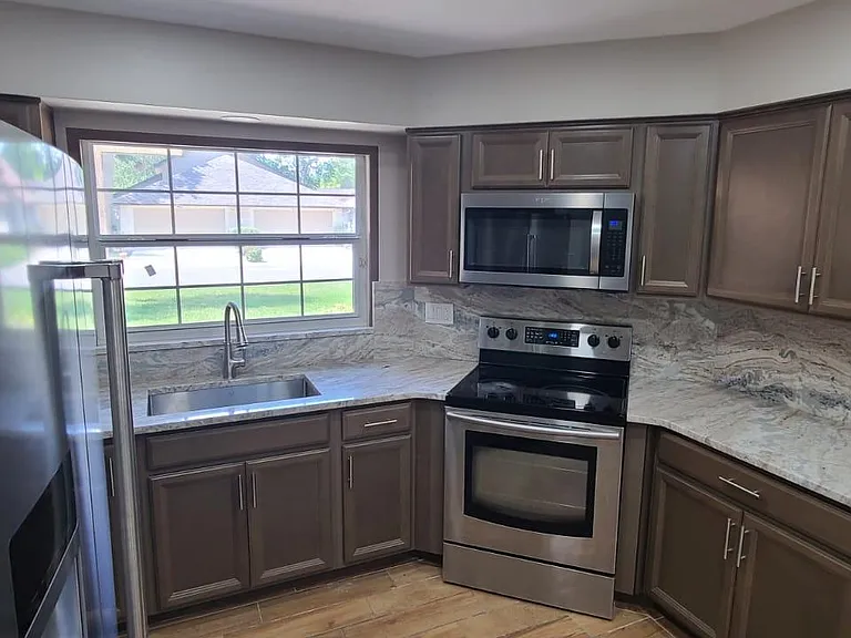 816 Brimfield Ct — Photo 10