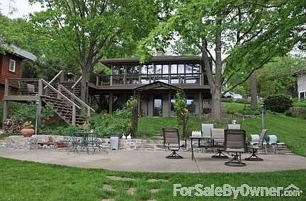 Lakefront sanctuary with sunset views
						:
						This Frank Lloyd Wright-inspired Prairie home at Weatherby Lake makes life easy.