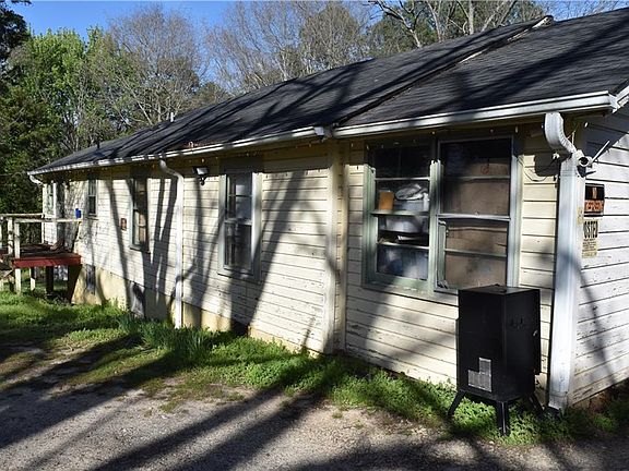 4th image of 129 Brady St