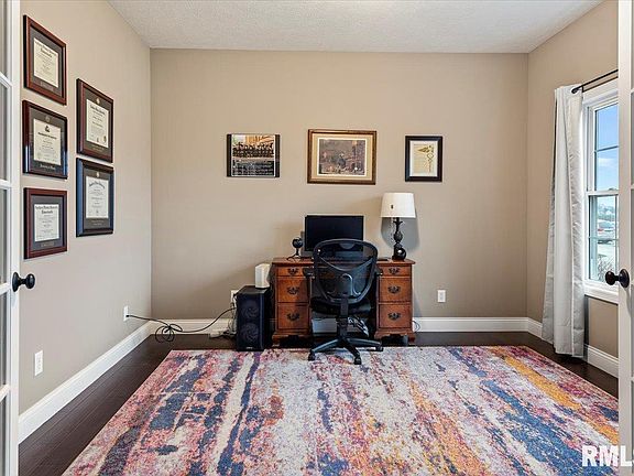 5th image of 905 Cypress Dr