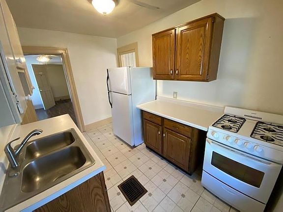 4th image of 156 Cherry St #B