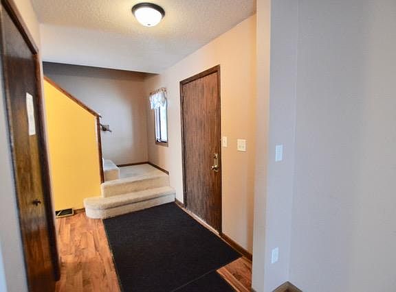 5th image of 39053 Greenwood Ln