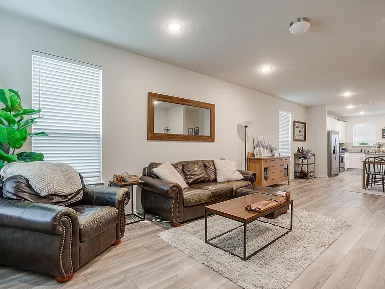 8144 Branch Hollow Trl — Photo 6