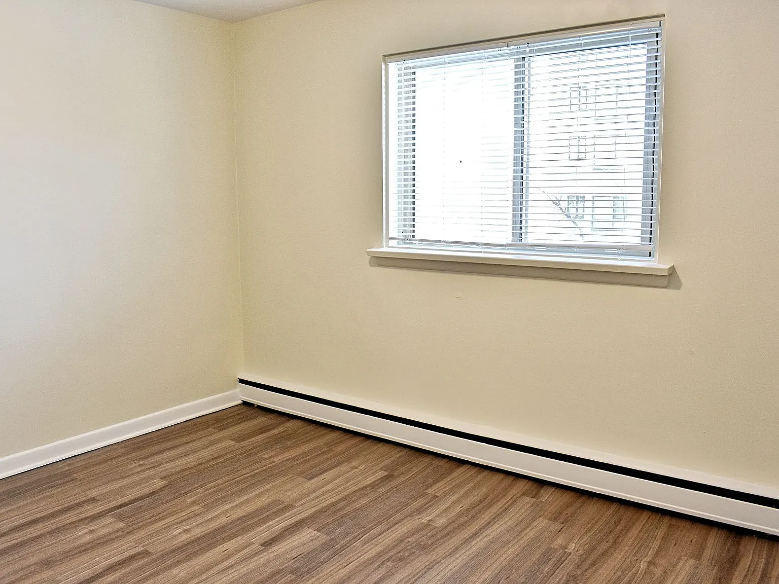 401 Stradbrook — Photo 3