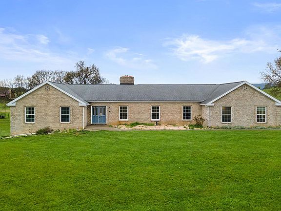 3rd image of 21712 Chewsville Rd