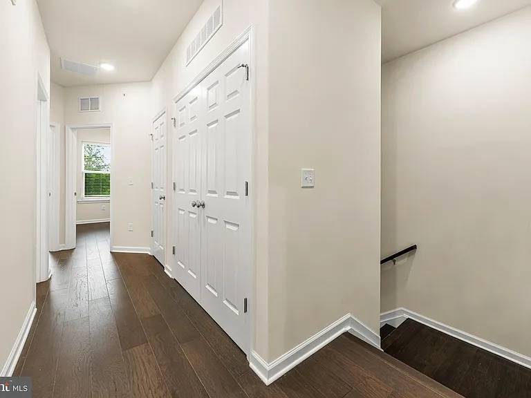 105 Vaughn Dr — Photo 29