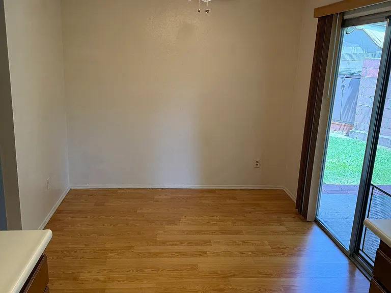 551 S Silktree Cir — Photo 3