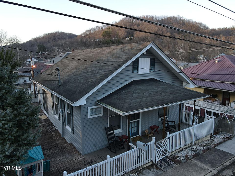 1st image of 127 Brown St