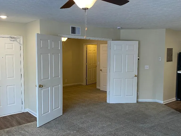 Willow Oaks Apartments — Photo 4