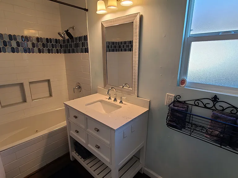 507 E F St — Photo 8
