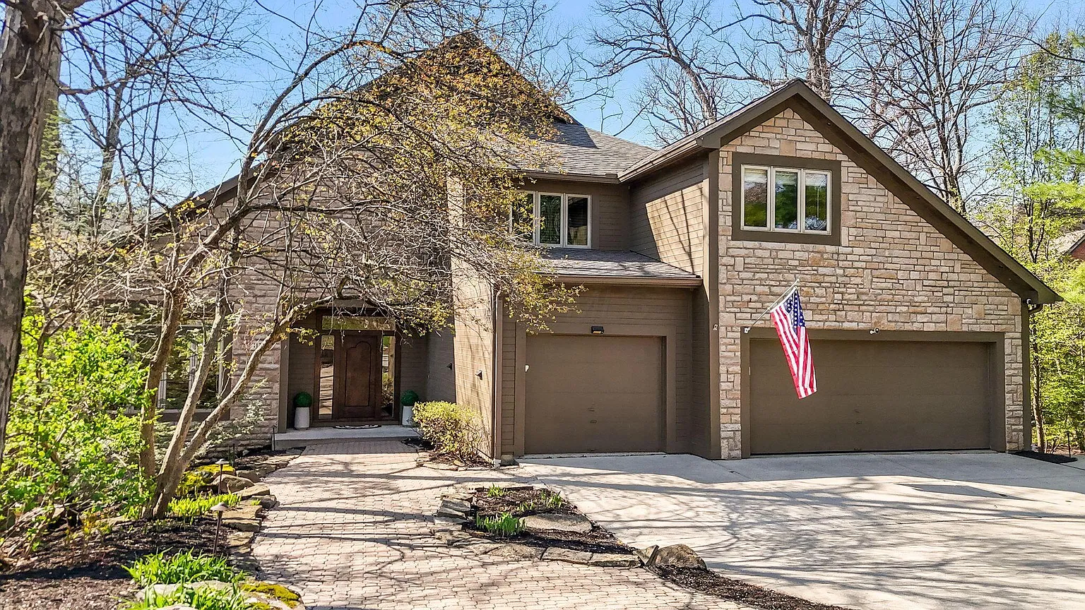 117 Lake Bluff Dr photo 1