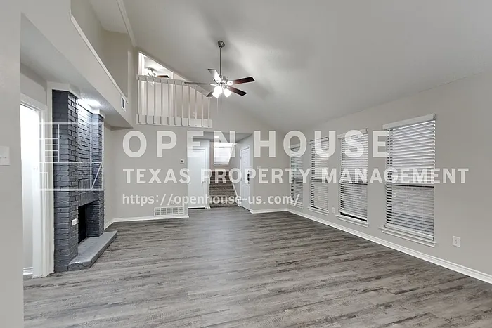 2102 Holly Hill Ln — Photo 3