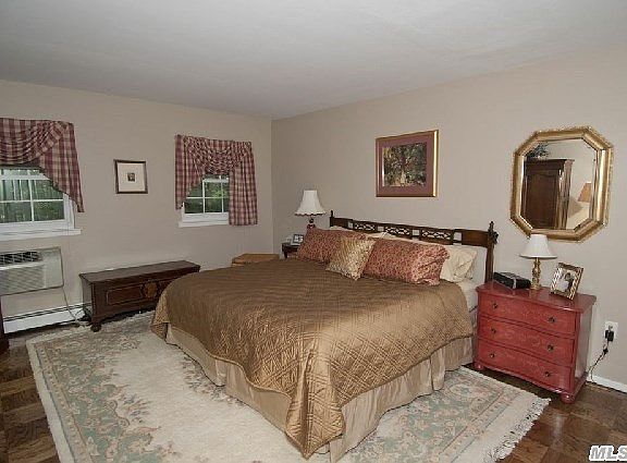 5th image of 950 Village Dr